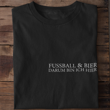 Lade das Bild in den Galerie-Viewer, Darum bin ich Hier T-Shirt
