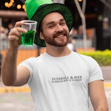 Lade das Bild in den Galerie-Viewer, Darum bin ich Hier T-Shirt
