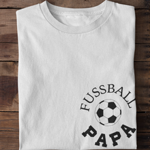Lade das Bild in den Galerie-Viewer, Fussball Papa - Herren Shirt
