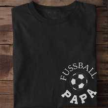 Lade das Bild in den Galerie-Viewer, Fussball Papa - Herren Shirt
