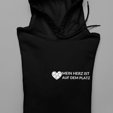 Lade das Bild in den Galerie-Viewer, Auf dem Platz  - Unisex Kapuzenpullover Hoodie

