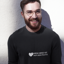 Lade das Bild in den Galerie-Viewer, Auf dem Platz  - Unisex Pullover
